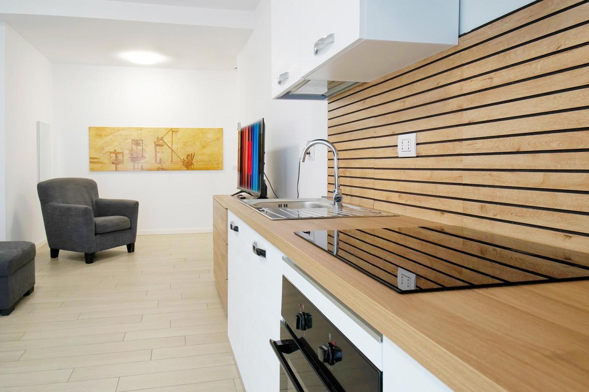 Casa Ideale Tim Appartmanti Moderni Vicina Al Centro Lecco Exterior foto